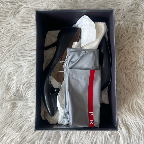 Prada Black Leather Bow Logo Pointed Toe High Heel Pumps EUC Size 38 - Picture 12 of 12